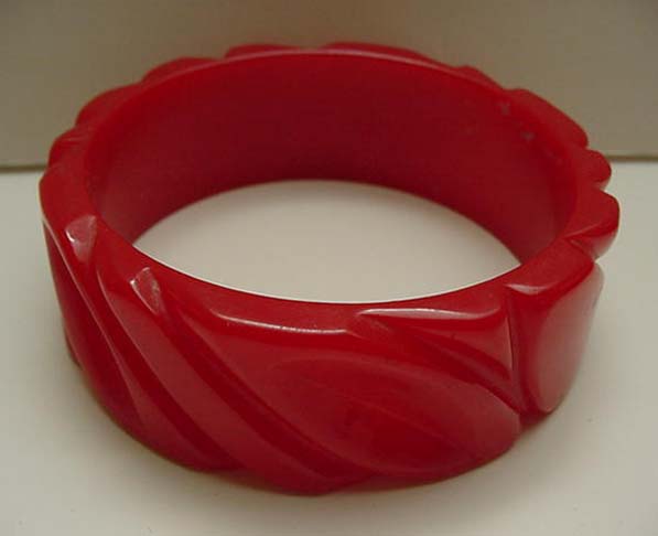 Bakelite Bright Cherry Red Carved Bangle
