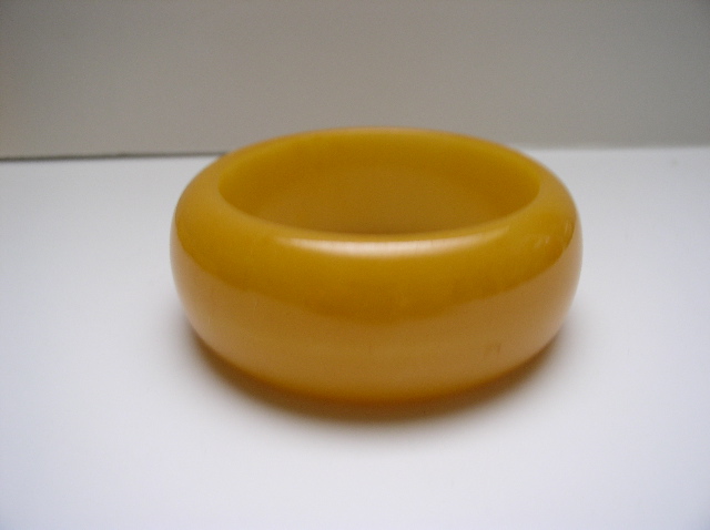 Bakelite Very Chunky Butterscotch Bangle