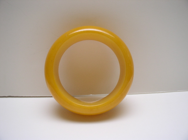 Bakelite Very Chunky Butterscotch Bangle