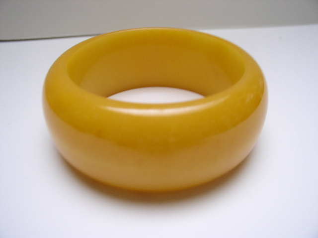Bakelite Very Chunky Butterscotch Bangle