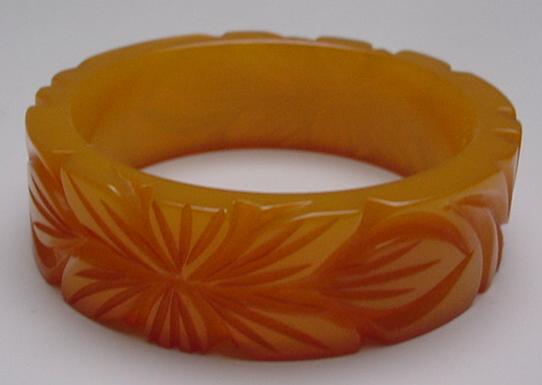 Bakelite Chunky Carved Butterscotch Leaf Bangle