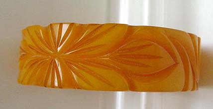 Bakelite Chunky Carved Butterscotch Leaf Bangle