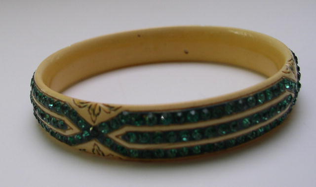Celluloid cream colored bangle with green