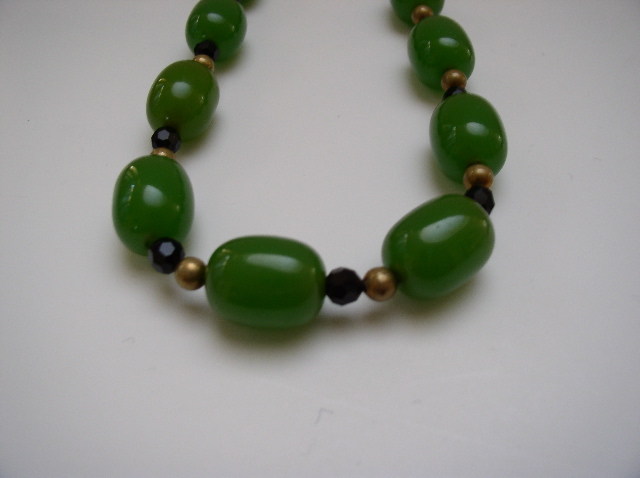 Bakelite Green and French Jet Beaded Necklace