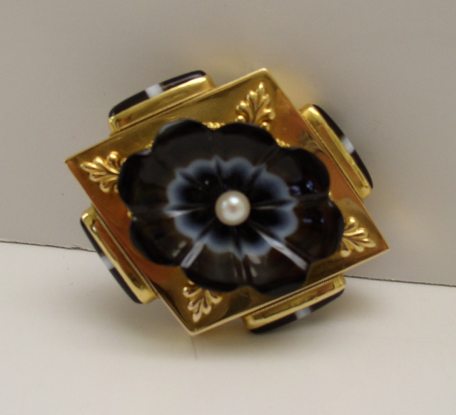Vict. 15 ct. Gold Agate Flower & Pearl Brooch