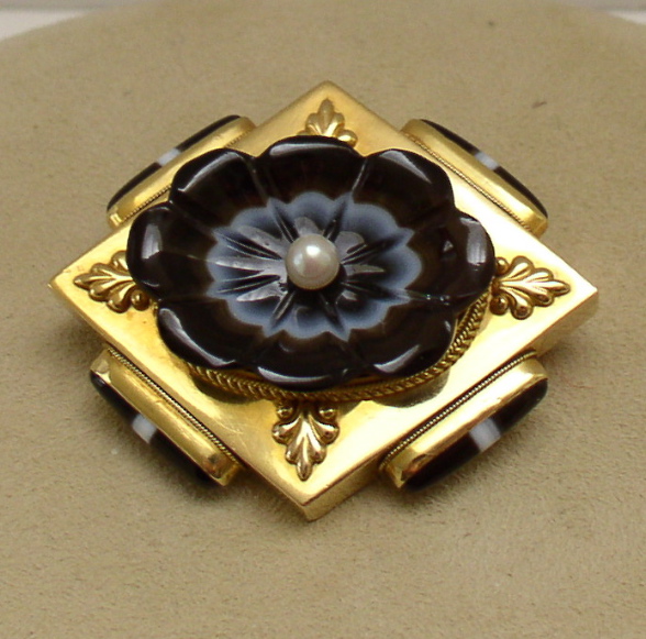 Vict. 15 ct. Gold Agate Flower & Pearl Brooch