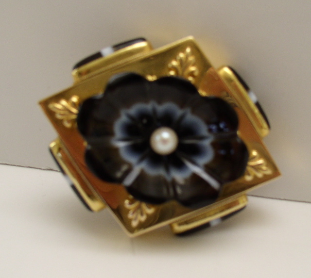 Vict. 15 ct. Gold Agate Flower & Pearl Brooch