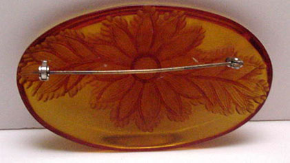 Bakelite vintage applejuice carved brooch