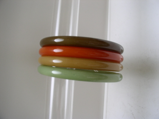 Bakelite Vintage Set of 4 Colored Bangles