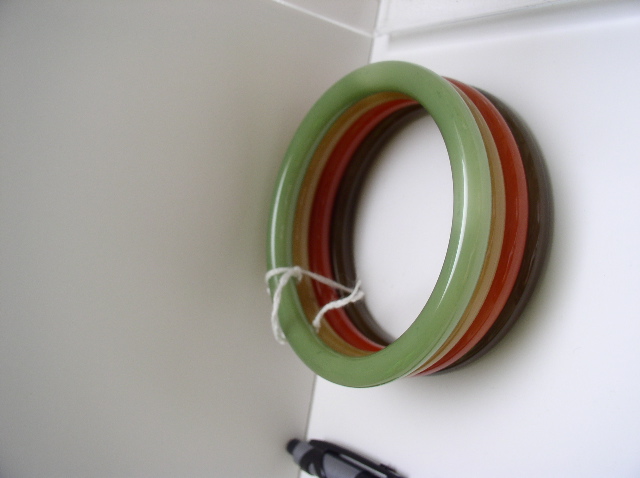 Bakelite Vintage Set of 4 Colored Bangles