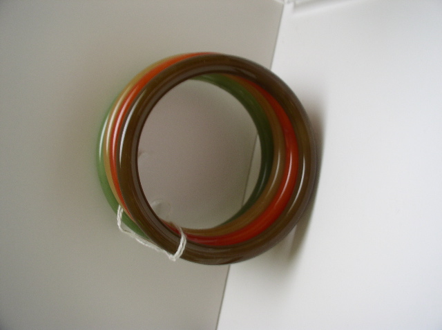 Bakelite Vintage Set of 4 Colored Bangles