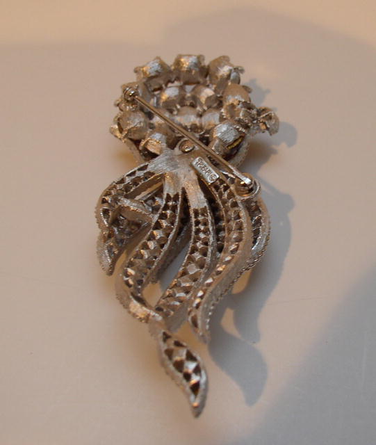 Trifari Vintage Sparkling flower Brooch
