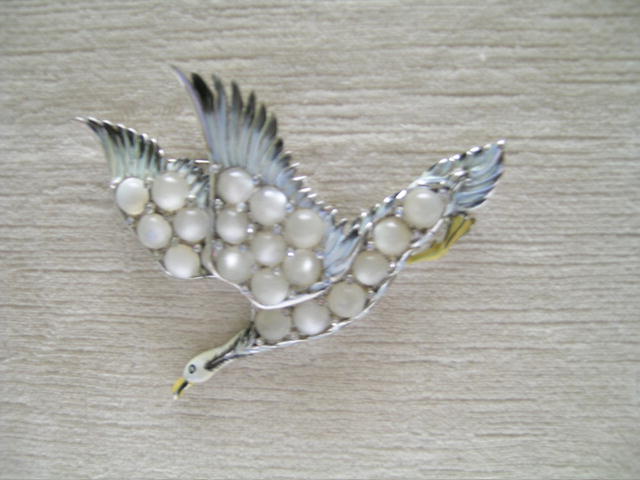 Beautiful Bird in flight Brooch