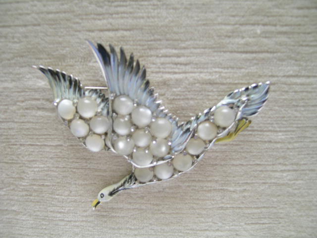 Beautiful Bird in flight Brooch