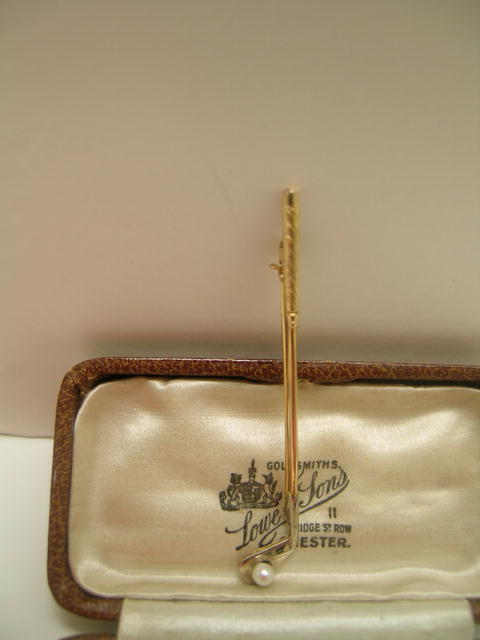 English 9 Ct. Golf Club Brooch with Pearl