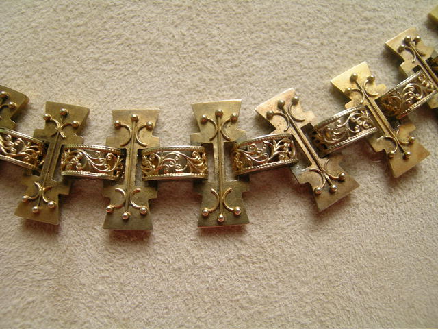 18 Ct. Gold Victorian Medieval Necklace