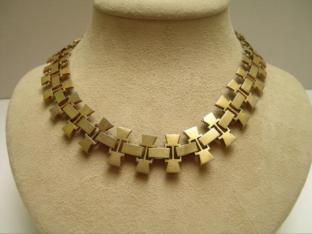 18 Ct. Gold Victorian Medieval Necklace