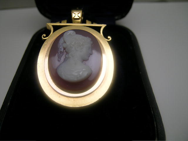 Vict. 15 Ct. Gold Hard Stone Cameo Pendant