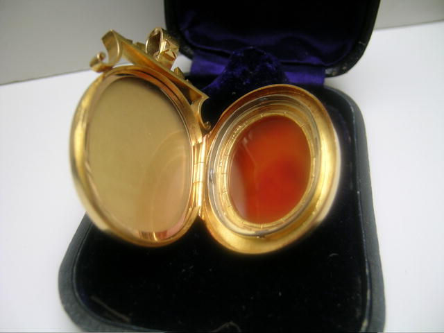 Vict. 15 Ct. Gold Hard Stone Cameo Pendant