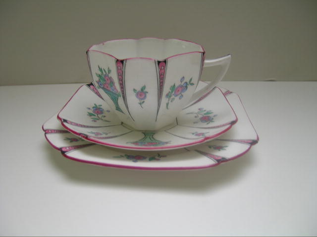 Shelley Queen Anne Vase of Flowers Trio