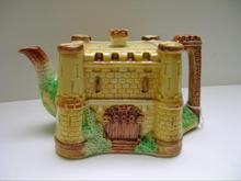 Strainer Square Castle Teapot with Towers