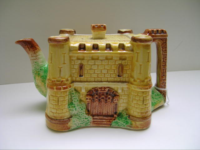 Strainer Square Castle Teapot with Towers