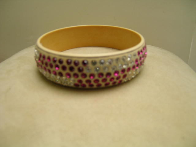 Celluloid Deco Red and White Bangle
