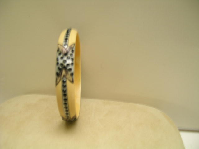 Celluloid Black and Beige Deco Celluloid Bangle