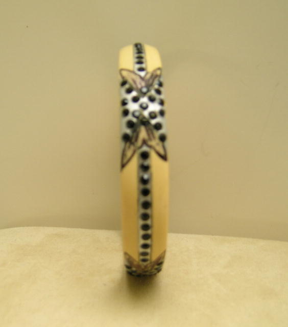 Celluloid Black and Beige Deco Celluloid Bangle