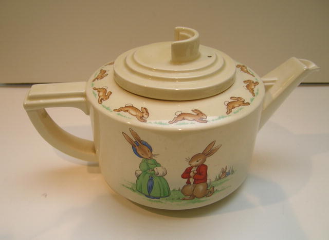 Royal Doulton intage Bunnykins Teapot
