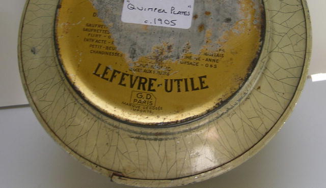 Quimper Vintage Dish Tin Fruit Cake Box