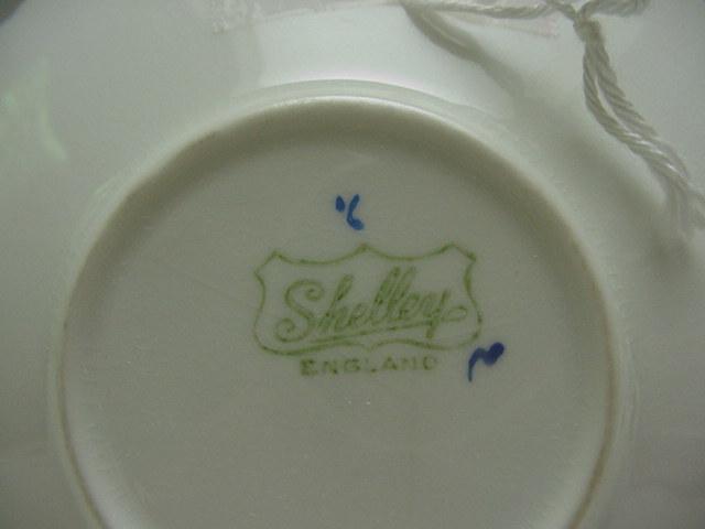 Shelley Oster Shell Plate : Floating Iris