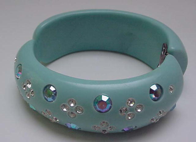 Lucite Weiss Blue hinged Bangle with Rhinestones