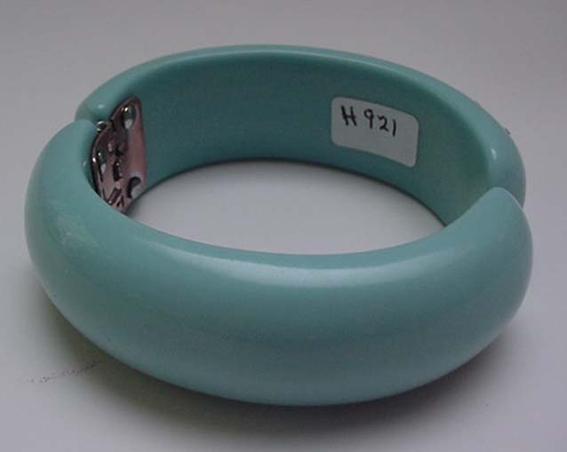 Lucite Weiss Blue hinged Bangle with Rhinestones