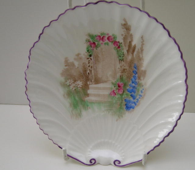 Shelley Large Oyster Plate Archway of Roses