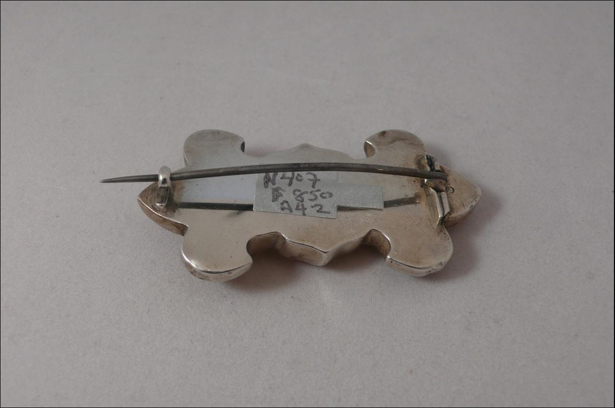 Victorian Scottish Agate Fleur de lis Brooch