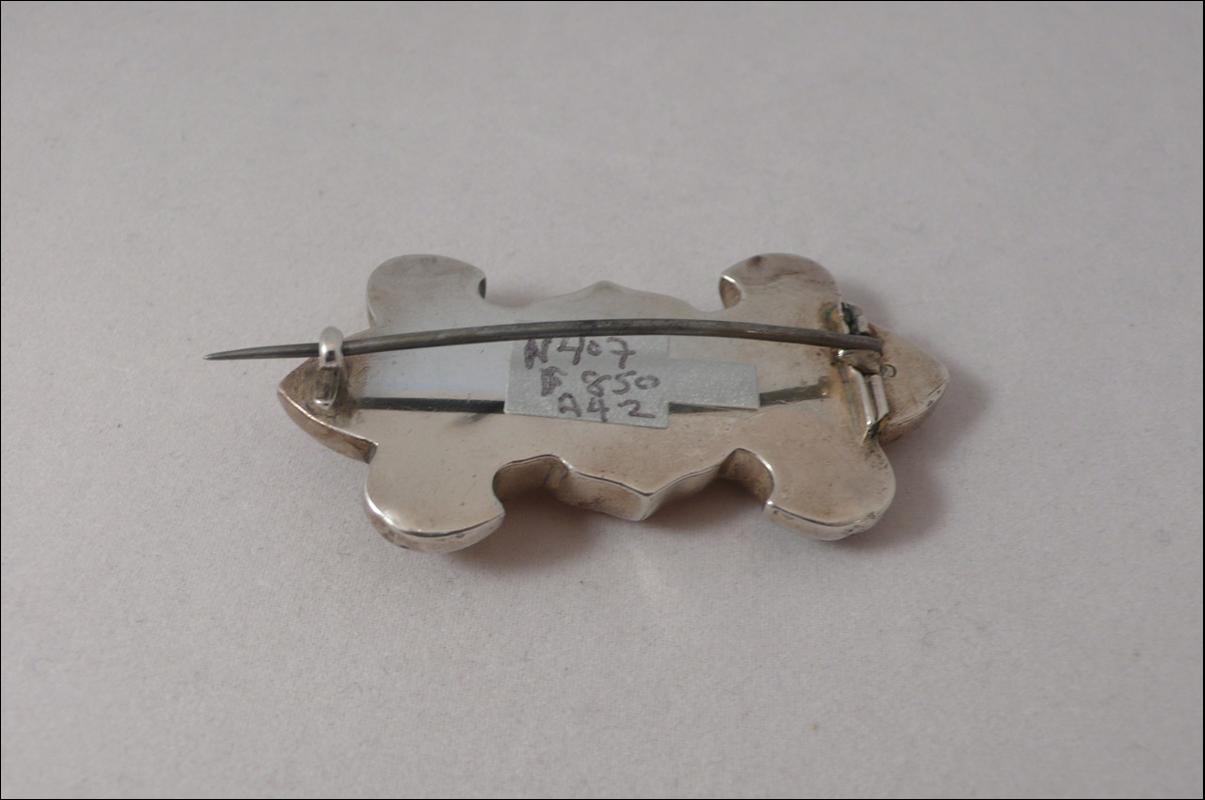 Victorian Scottish Agate Fleur de lis Brooch