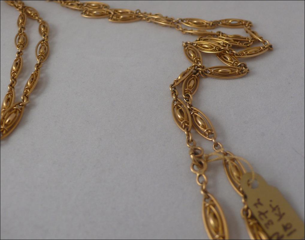 Victorian 18 KT. Gold Longguard Chain