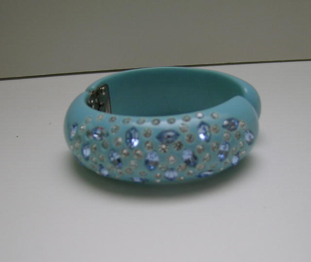 Lucite Weiss Blue Hinged Bangle with Rhinestones