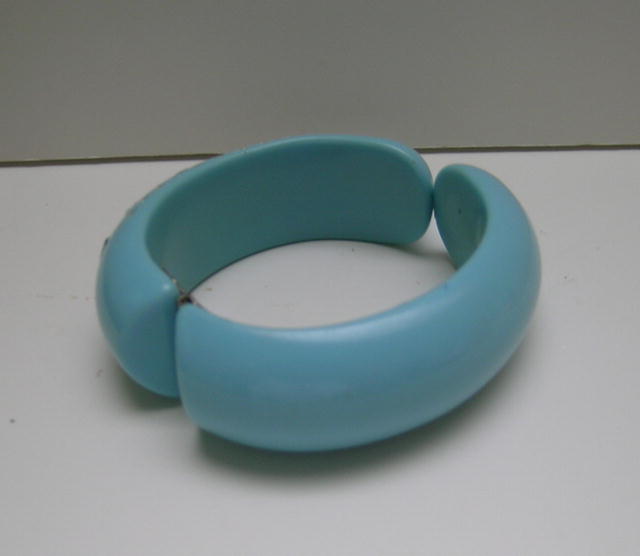 Lucite Weiss Blue Hinged Bangle with Rhinestones
