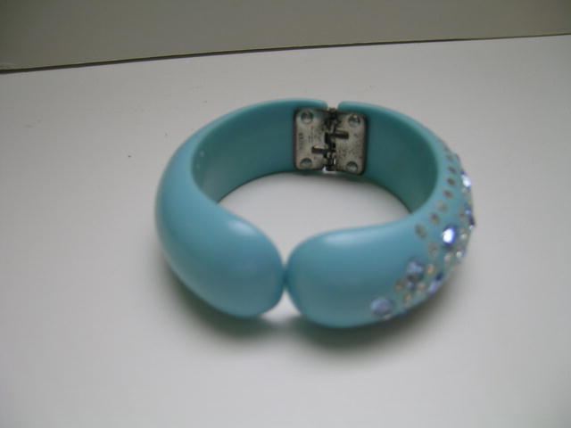 Lucite Weiss Blue Hinged Bangle with Rhinestones