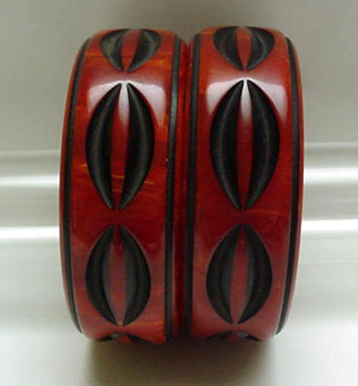 Bakelite Pair of Rust and Black Bangles