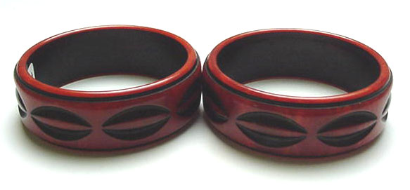 Bakelite Pair of Rust and Black Bangles