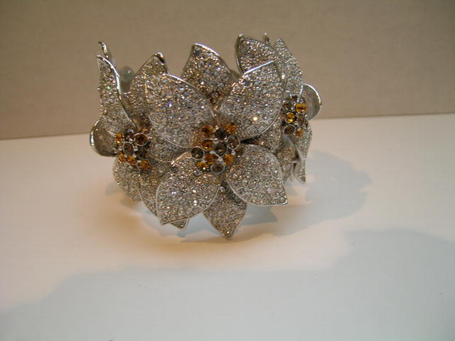 Fabulous Crystal Flowered Bracelet