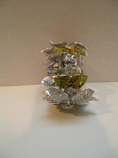 Fabulous Crystal Flowered Bracelet