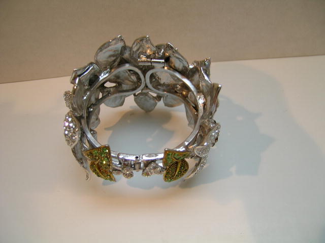 Fabulous Crystal Flowered Bracelet