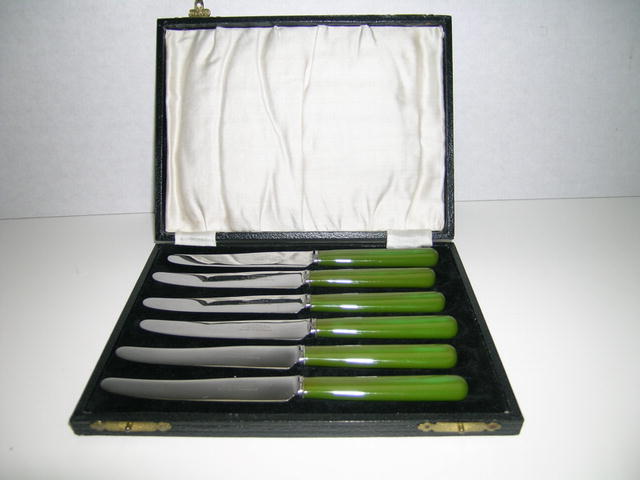 Bakelite green fruit knives in original box