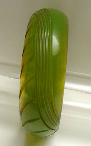 Bakelite Applejuice Green Carved Bangle
