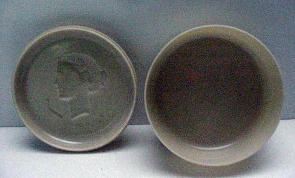 Bakelite Powder Box with Cameo Image