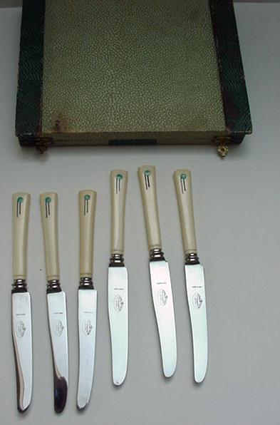 Bakelite Vintage Deco set of Boxed Fruit Knives